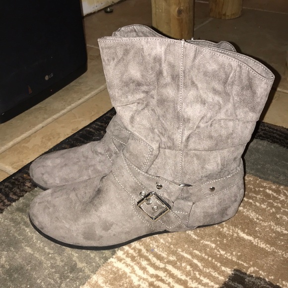 Boots - Picture 2 of 4